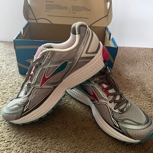 Brooks Ghost 8 Running/Walking Shoes- Brand New